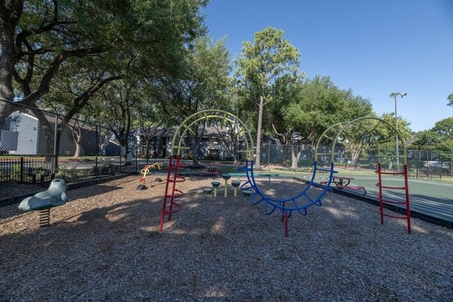 10901 Meadowglen Ln Unit #114A -SEP 4