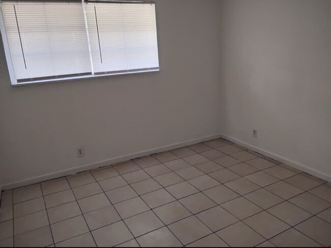 Photo - 301 E Arden Dr