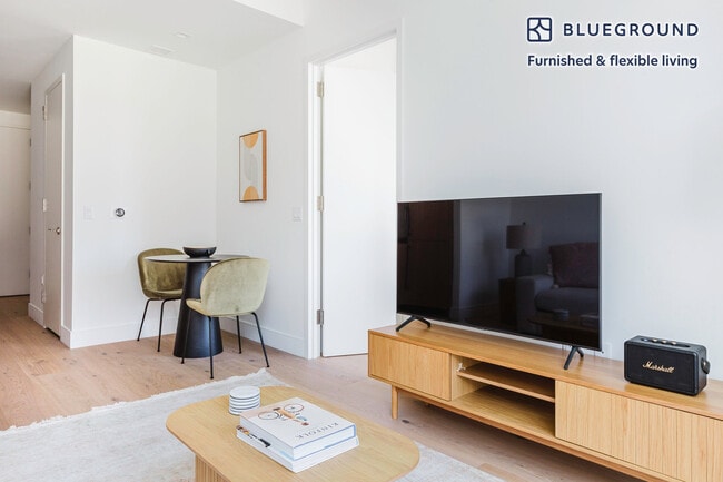 Photo - 312 W 43rd St Unidad FL14-ID1560