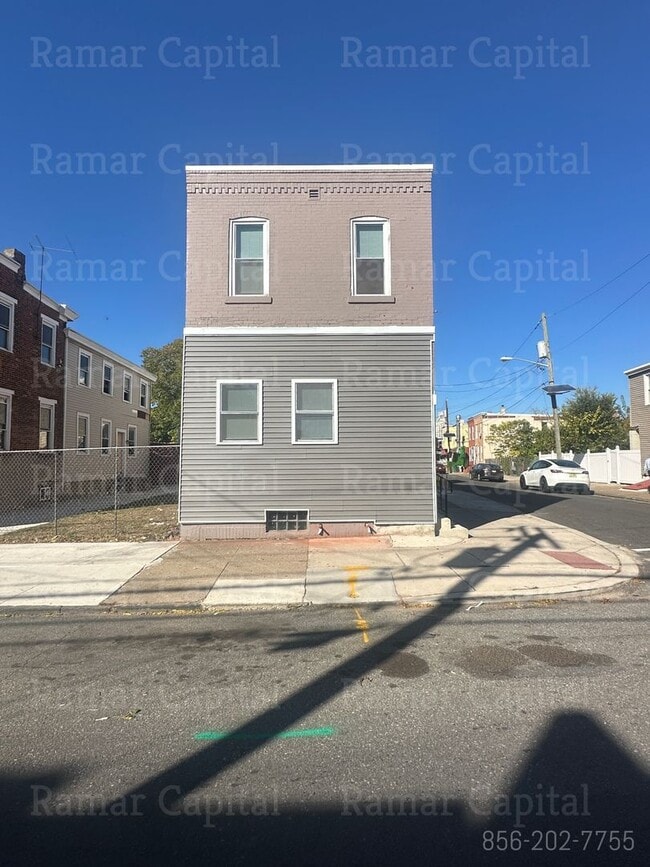 Photo - 451 Line St Unidad A