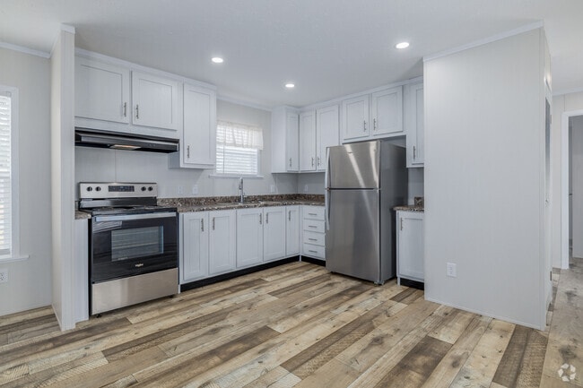 3BR, 2BA - 960SF - Kitchen