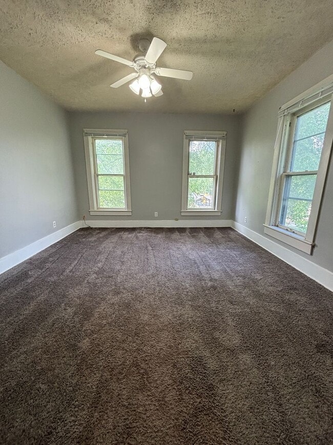 Photo - 3 bedroom, 1 bath apartment in Cedar Falls