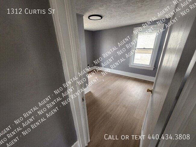 Photo - 1312 Curtis St