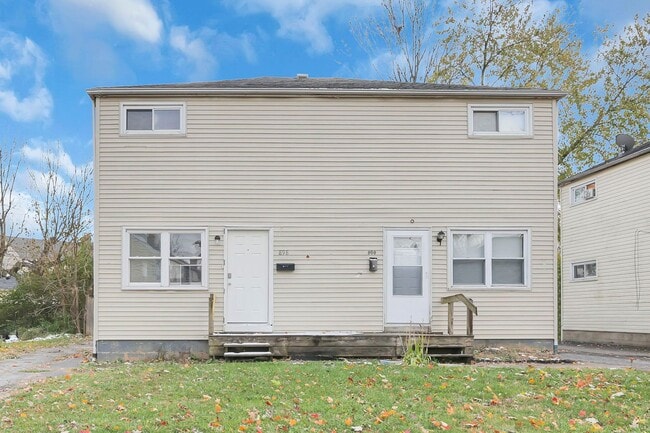 Building Photo - 898-900 Racine Ave Unit 898