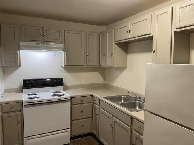 Photo - 746 Lexington Ave