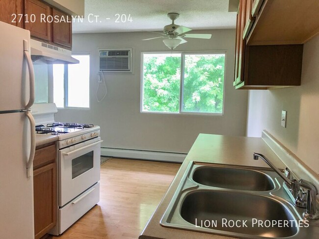 Photo - 2710 Rosalyn Ct