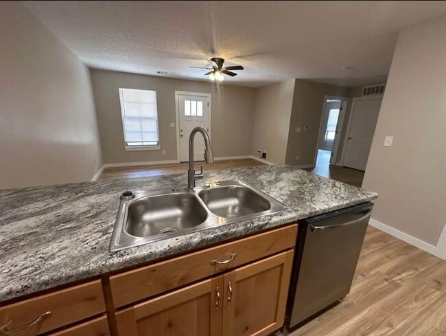 Photo - 2 Bedroom at Limestone Estates Unit Univ.