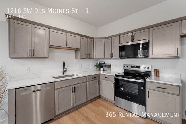 Photo - 1216 SW Des Moines St Unit 1