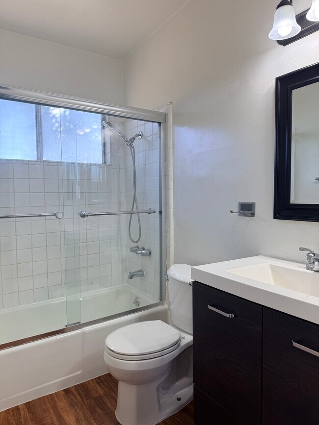 3055 Foothill Blvd, La Crescenta, CA