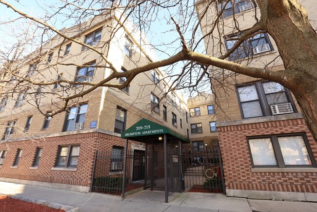 Photo - 712 W Brompton Ave Condo Unit 04