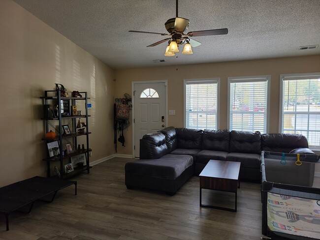 Photo - Beautiful 3 bedroom 2 bath home in Sneads Ferry - Seabird Estates