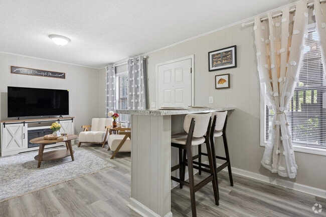 1BR, 1BA - 600SF - Dining Room - Springbrook Apartments