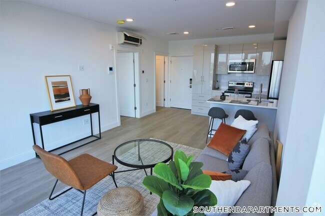 Building Photo - 1 Newcomb St Unit 404 Rental