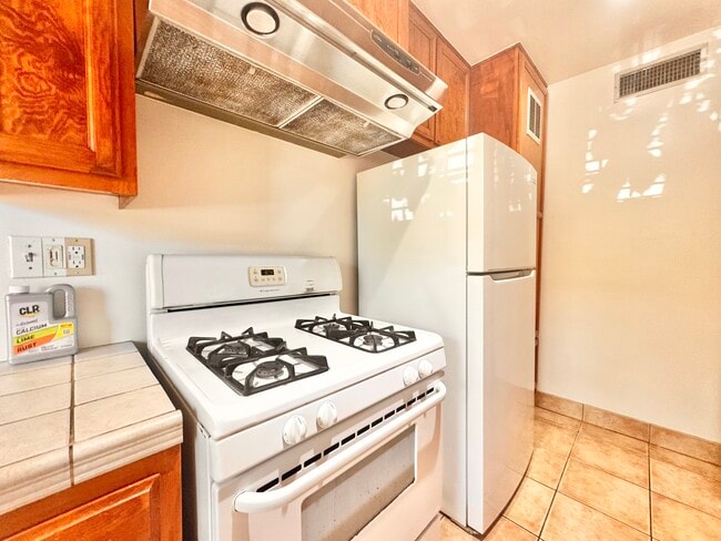 Photo - 1278 N Van Ness Ave Unit 2