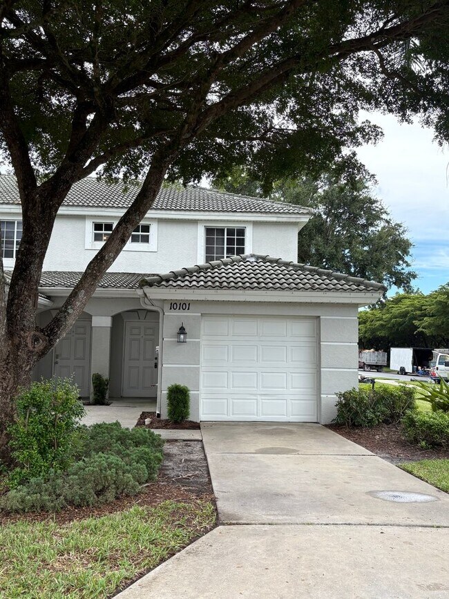 Building Photo - 2/2.5 Townhome in Fort Myers for Rent