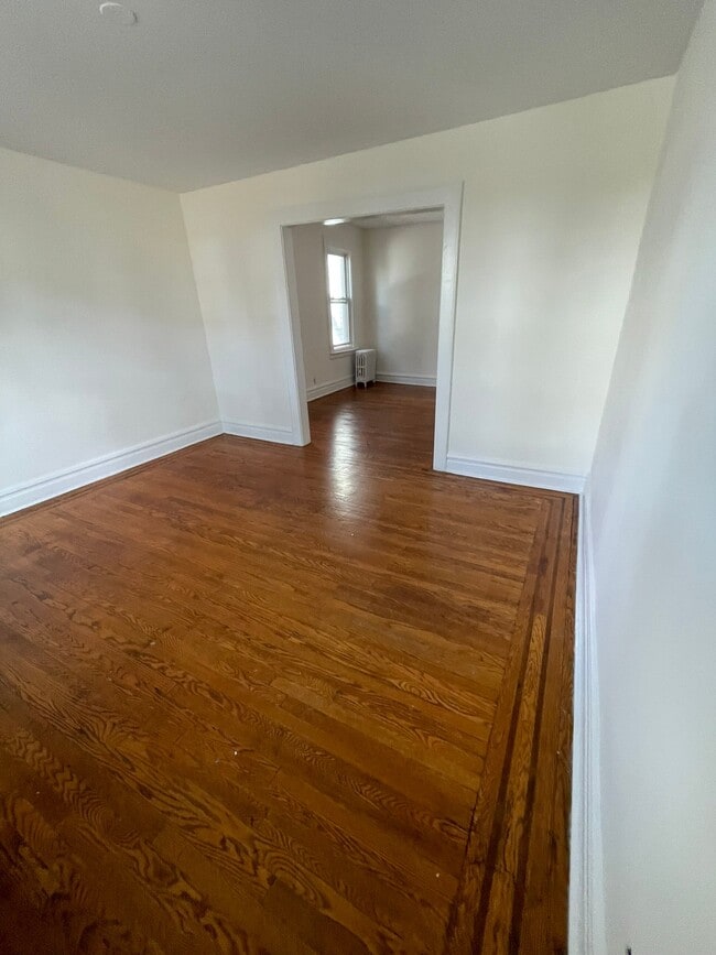 38 Feiner Pl Unit 1L