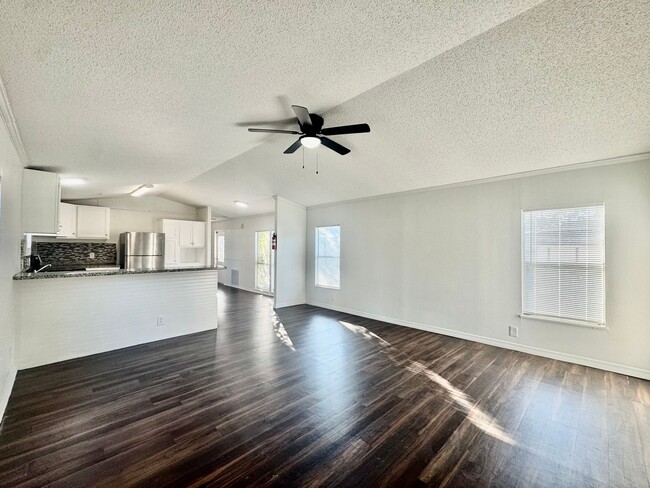 Photo - 1007 Spooner St