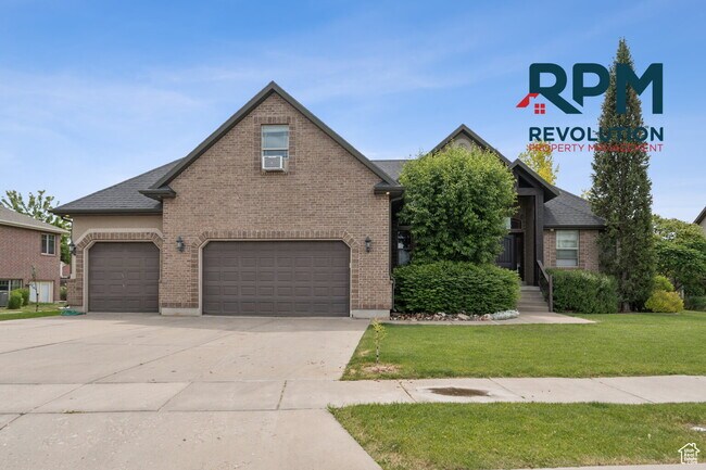 Building Photo - "Spacious 6-Bed Gem with Granite Touches &... Rental