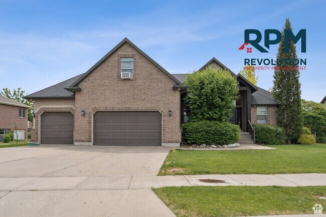 Building Photo - "Spacious 6-Bed Gem with Granite Touches &... Rental