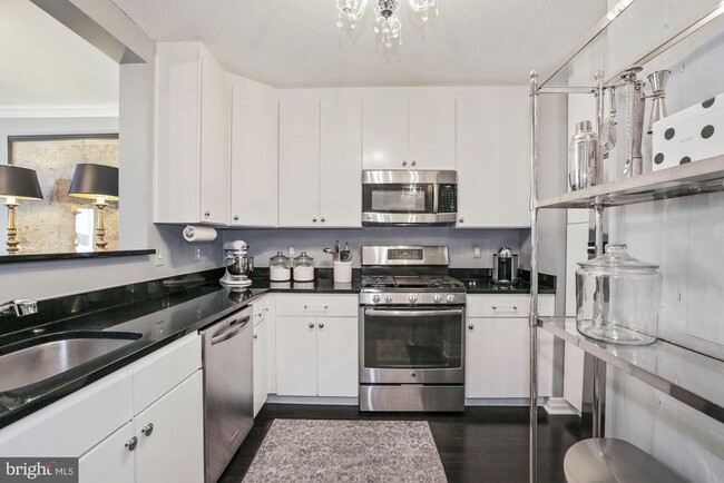 Photo - 915 E St NW Unidad 1002