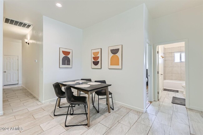 2233 E Sheridan St