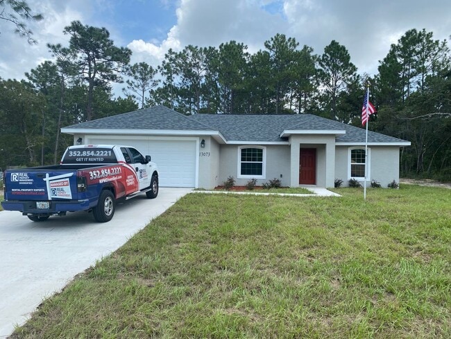 Building Photo - Desirable SW Ocala Neighborhood 3/2/2 *WON'T LAST*