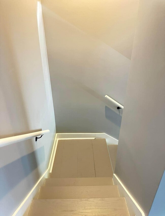 Photo - 2670 Jasmine St