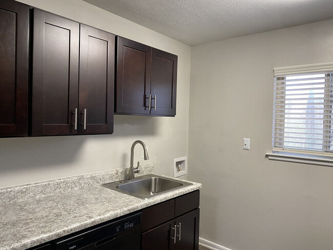 Photo - Wendwood Square Apartments