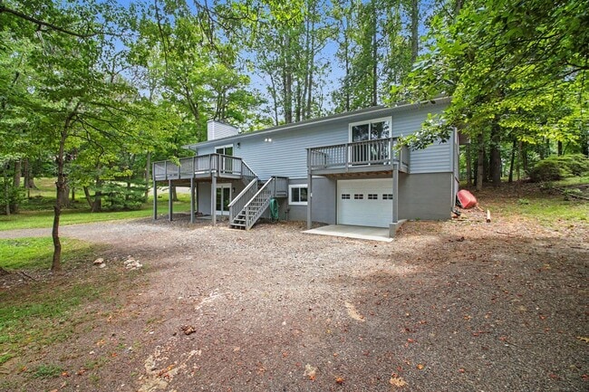 Building Photo - 201 Birchside Cir