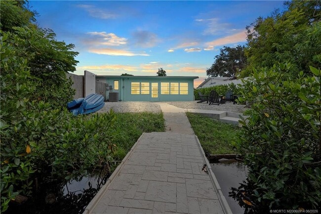Photo - 30 SW Hideaway Pl