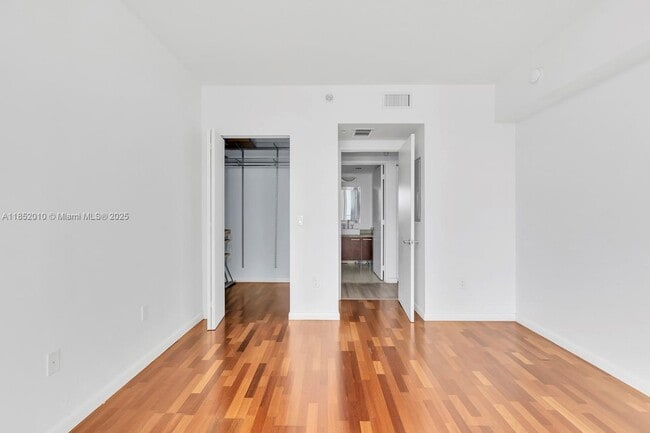 Building Photo - 185 SW 7th St Unit 1508