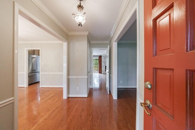 Photo - 585 W Crossville Rd