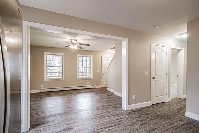 Photo - 14 Hemlock Dr