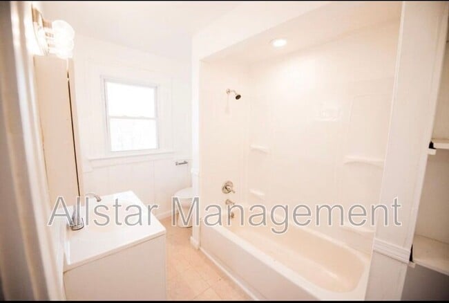 Photo - 284 Gordon Dr