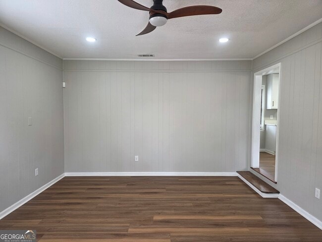 Photo - 103 W 15th St