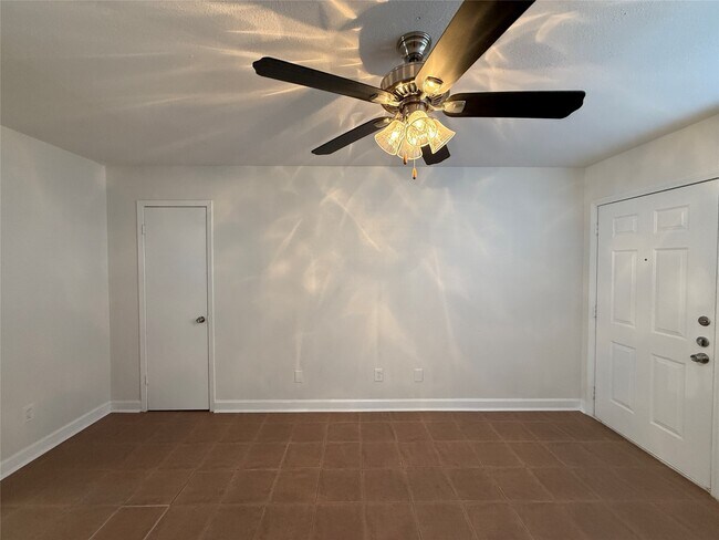 Photo - 1141 N Durham Dr Unit 17
