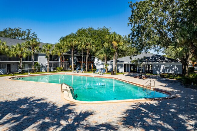Piscina principal - The Stratford at Winter Park Condominiums