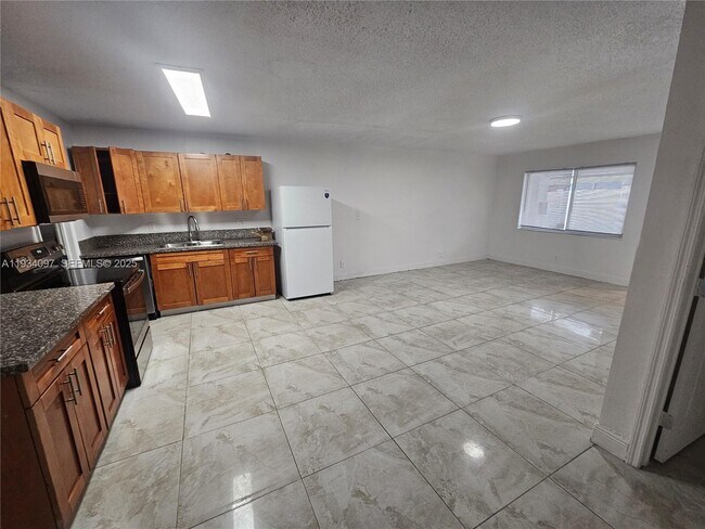 Photo - 5615 NW 27th Ct Unidad 5615