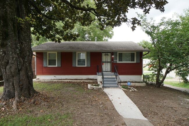 Photo - 112 13th Ave N