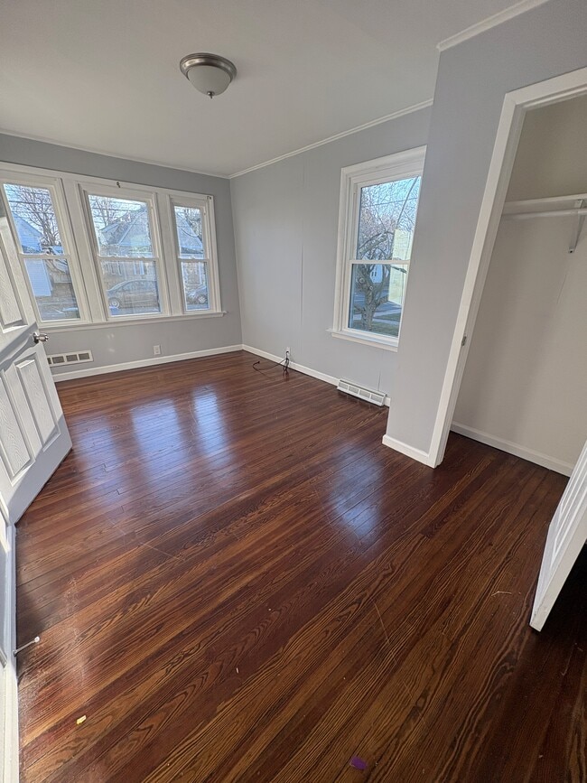 Photo - 121 School St