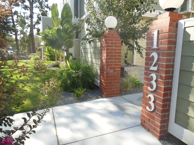 Photo - 1233 W McKinley Ave Apartments