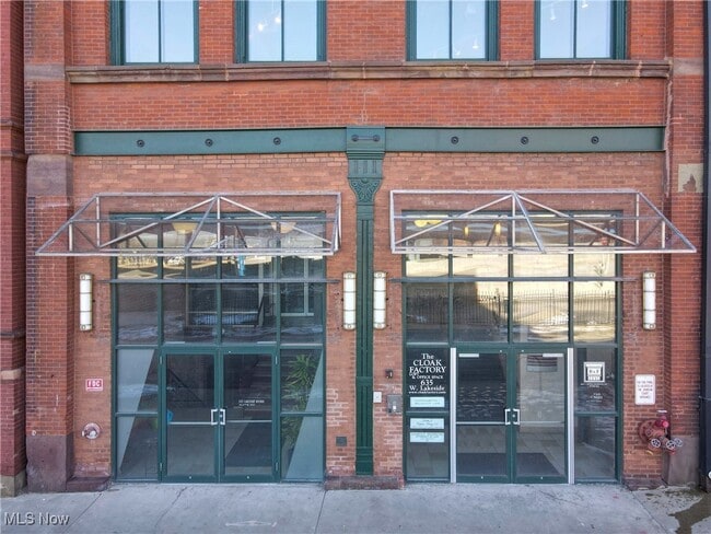 Building Photo - 635 W Lakeside Ave Unit 100 A1 Rental