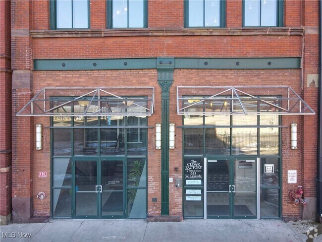 Building Photo - 635 W Lakeside Ave Unit 100 A1 Rental