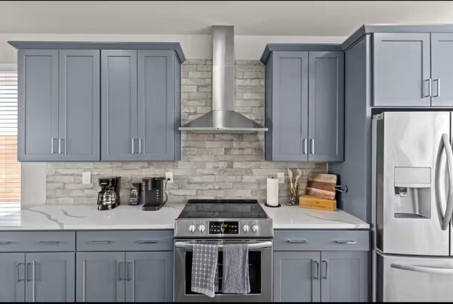 Photo - 2115 Isom St