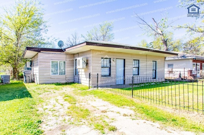 Building Photo - 1308 NW Williams Ave