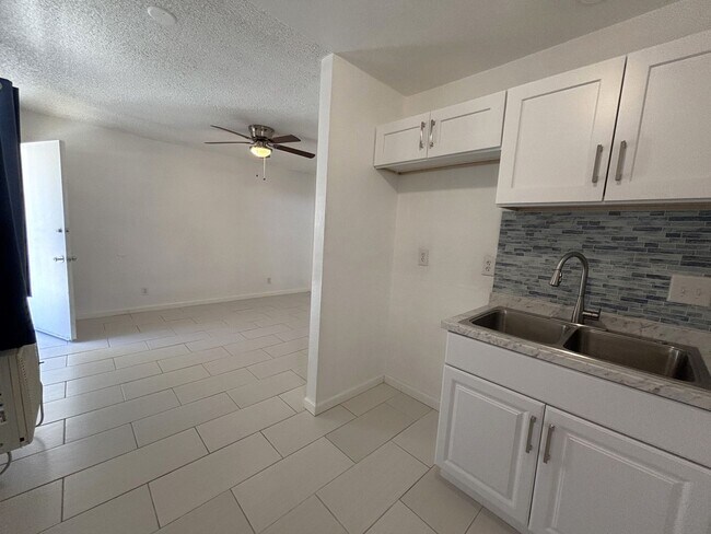 Photo - 15878 Edwin St Unidad 2