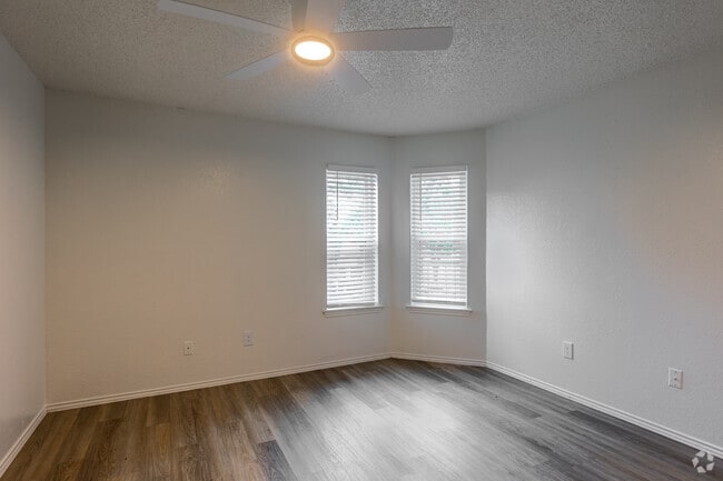1BR, 1BA - 627SF - Bedroom - Eagle Creek Landing Apartments