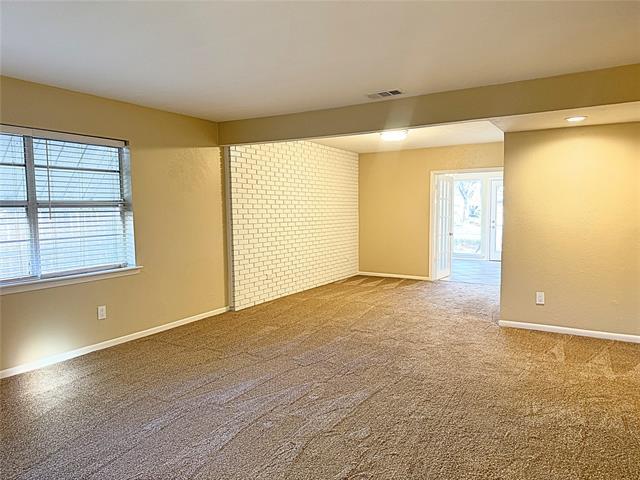 Photo - 906 Warren Way