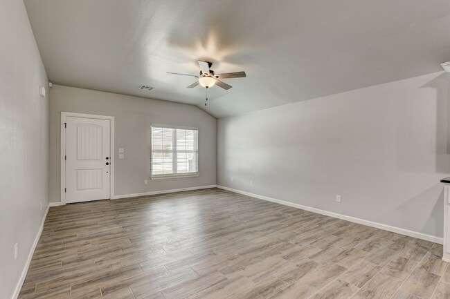 Photo - 710 League Cir