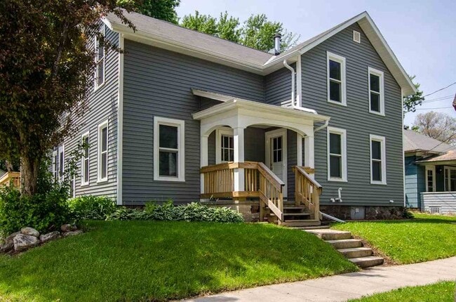 Photo - 515 N. State St